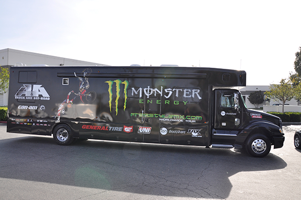 3m-gloss-motorhome-wrap-for-freestyle-mx-and-monster-energy-11