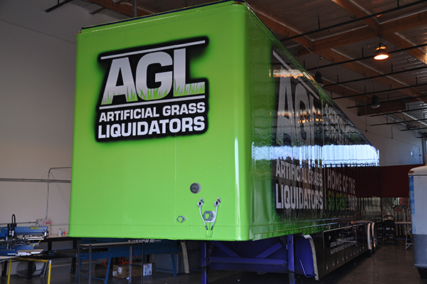 53-trailer-3m-gloss-wrap-for-artificial-grass-liquidators
