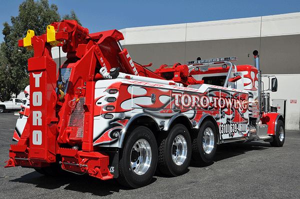 peterbuilt-sleeper-tow-truck-wrap-for-toro-towing-10
