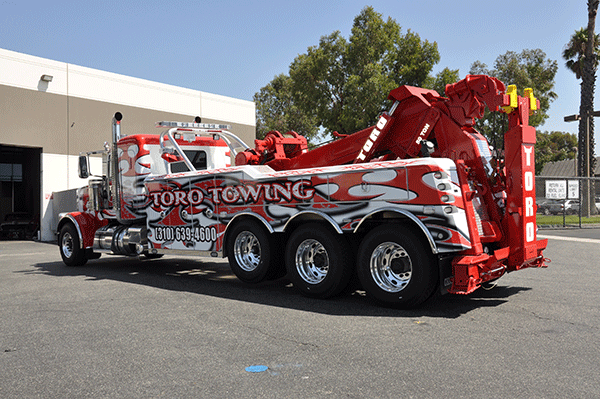 peterbuilt-sleeper-tow-truck-wrap-for-toro-towing-12