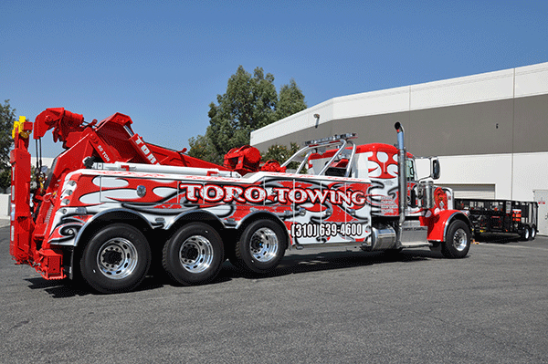 peterbuilt-sleeper-tow-truck-wrap-for-toro-towing-9