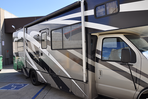 thor-class-c-motorhome-wrap-for-a-family-1