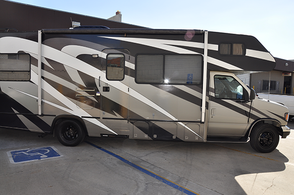 thor-class-c-motorhome-wrap-for-a-family-2