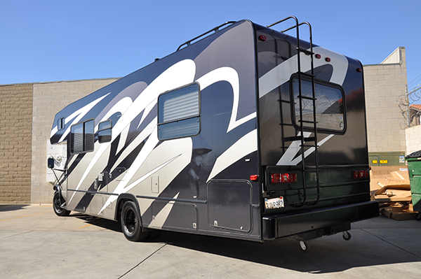 thor-class-c-motorhome-wrap-for-a-family-8